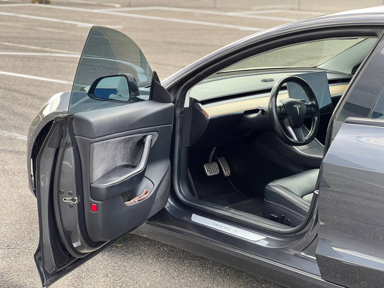 Tesla Model 3 Performance салон