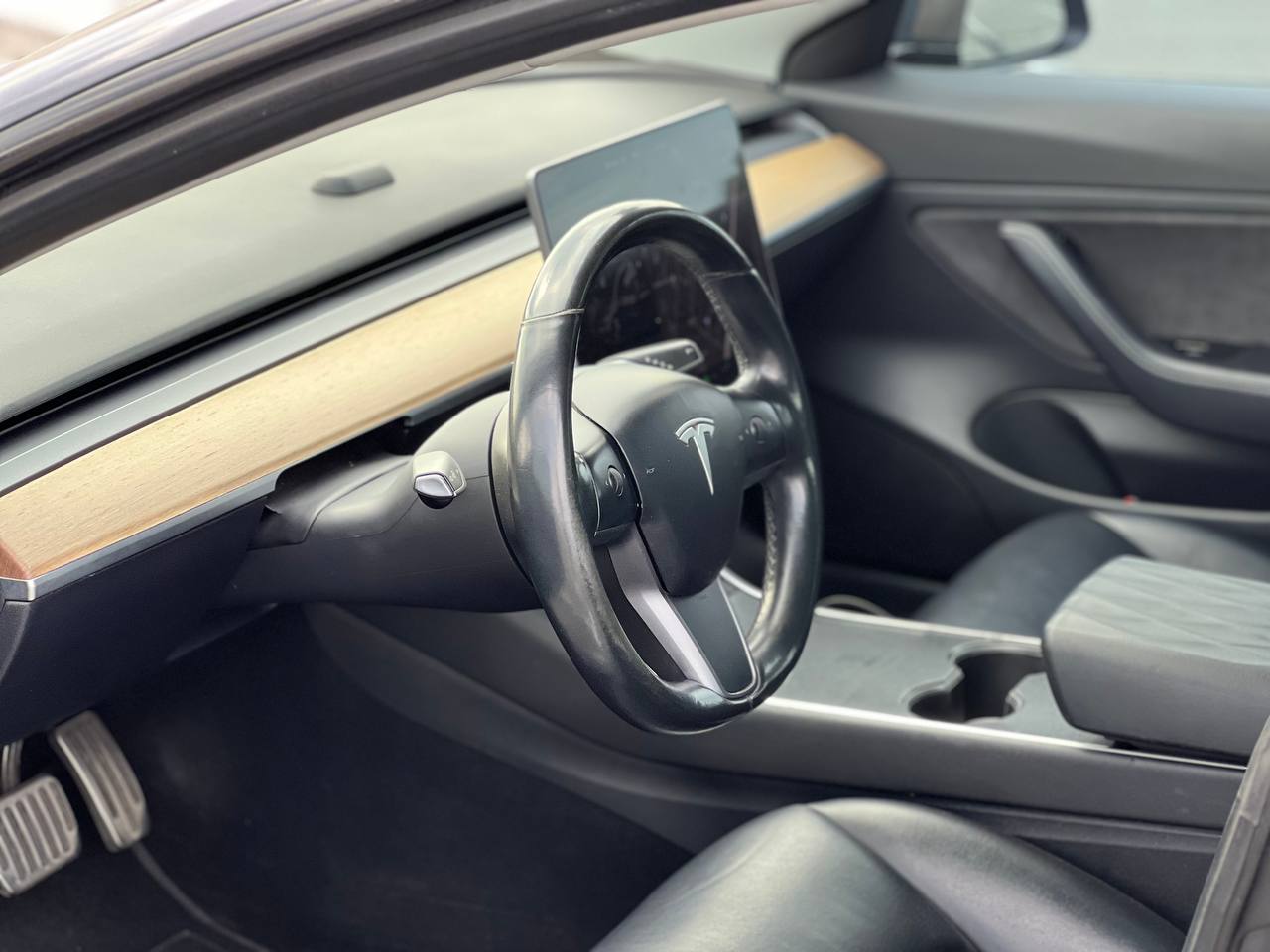 Tesla Model 3 Performance салон