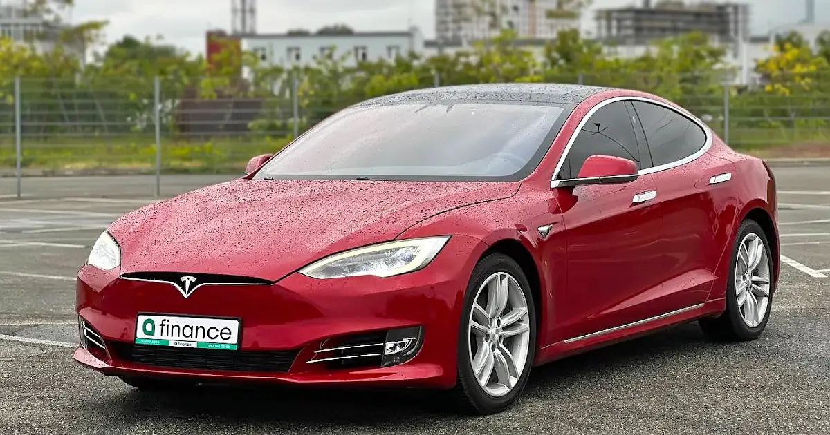Tesla в лізинг