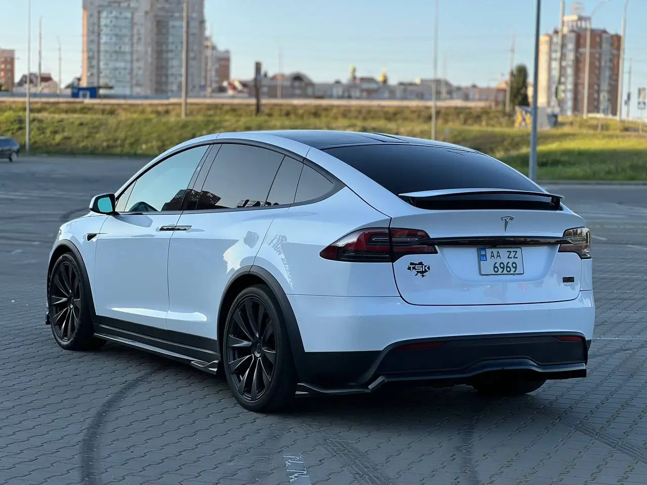 Tesla_model_X_Plaid в розстрочку