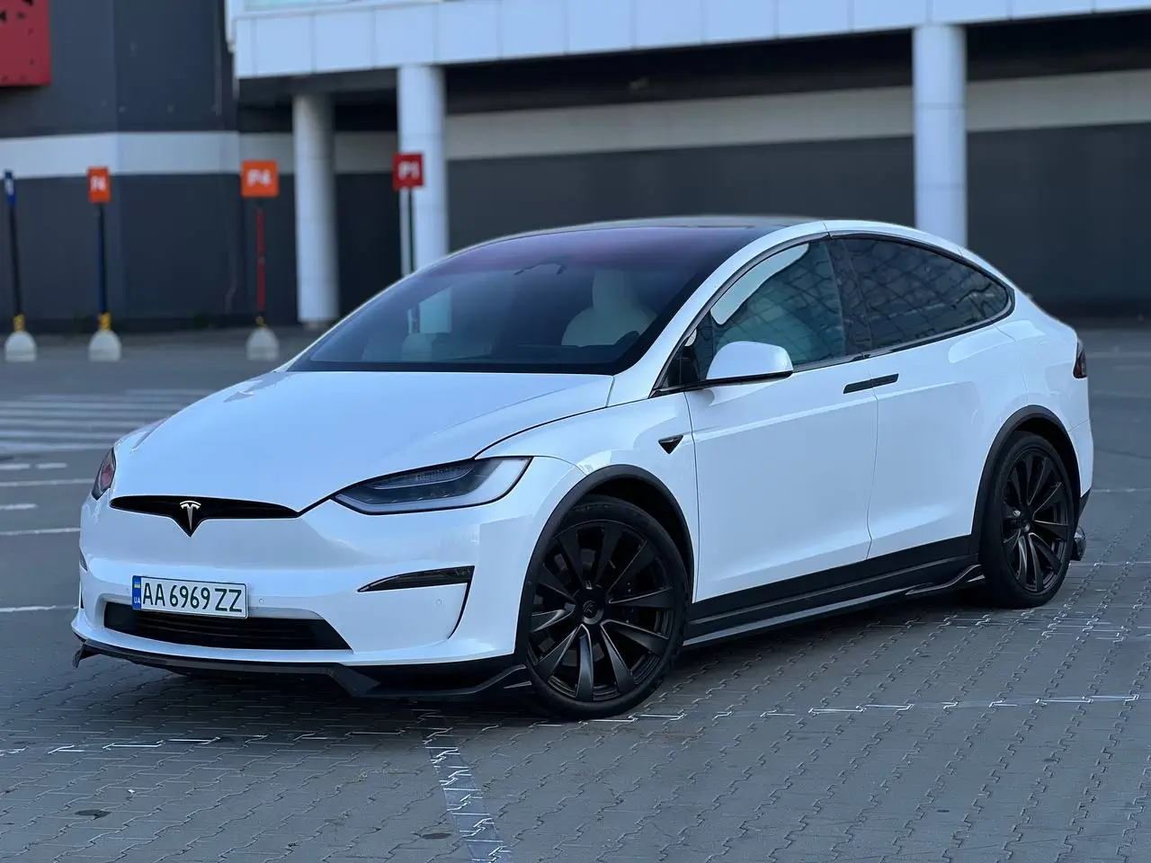 Tesla_model_X_Plaid в лізинг