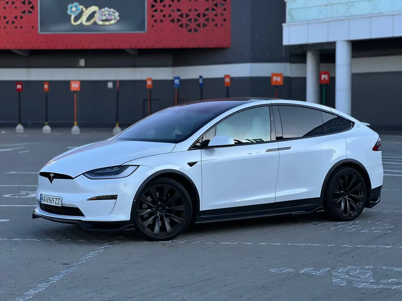 Tesla_model_X_Plaid